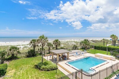 Oceanfront Seaview Retreat