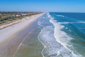Am Strand, Liegestühle, Strandtücher