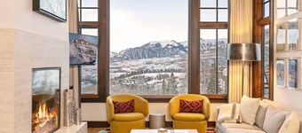 Courcheval Chalet in Mt Village Core with the best ski access just out the door!