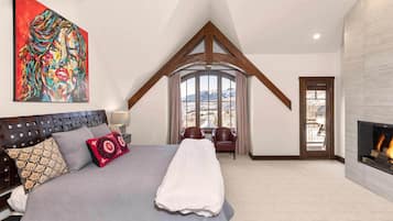 4 bedrooms, in-room safe, desk, iron/ironing board