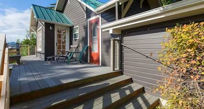 Writer's Retreat Serene Mountain Views