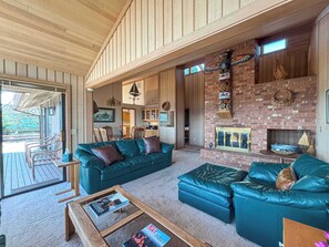 TV, fireplace, offices