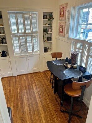 Dining - Casa Capstone – 4BR Near Stadium, Walk to Stadium & Downtown! (Tuscaloosa)