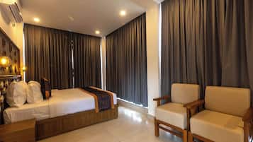 Deluxe Double Room | Iron/ironing board, free WiFi