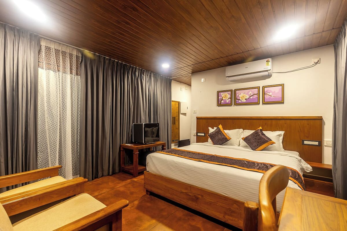 Premium Tree House | Seterika/papan seterika, Wi-fi percuma