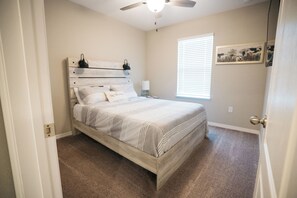 4 Schlafzimmer, Schreibtisch, Bügeleisen/Bügelbrett, WLAN