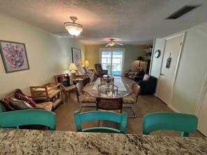 Smart TV - Captain K: 2 BR/2.5 BA - Spacious condo walking distance to the beach (Panama City Beach)