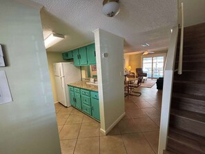 Interior - Captain K: 2 BR/2.5 BA - Spacious condo walking distance to the beach (Panama City Beach)