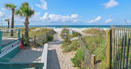 Great condo walking distance to beach!