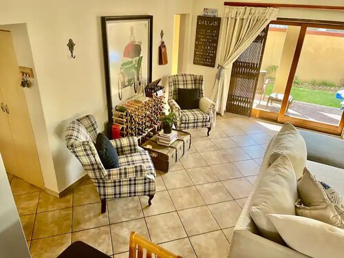 Charming 2-bedroom house in fantastic Jeffreys Bay with WiFi