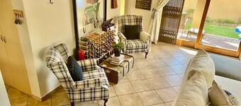 Charming 2-bedroom house in fantastic Jeffreys Bay with WiFi