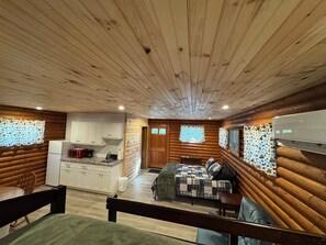 1 habitación, tabla de planchar con plancha, wifi gratis y ropa de cama 