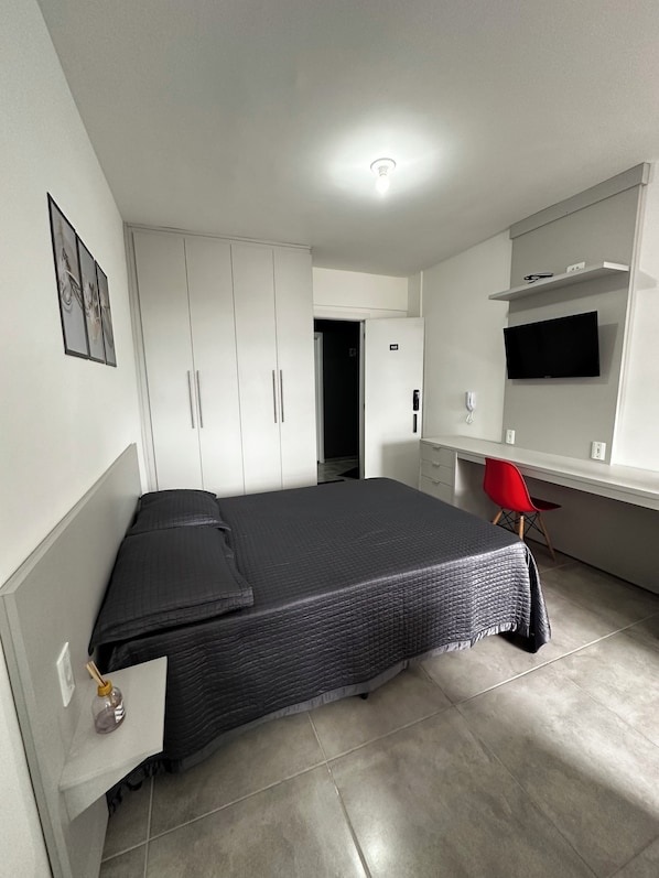 1 غرفة نوم ومكواة/لوح كي وواي فاي وملاءات أسرّة