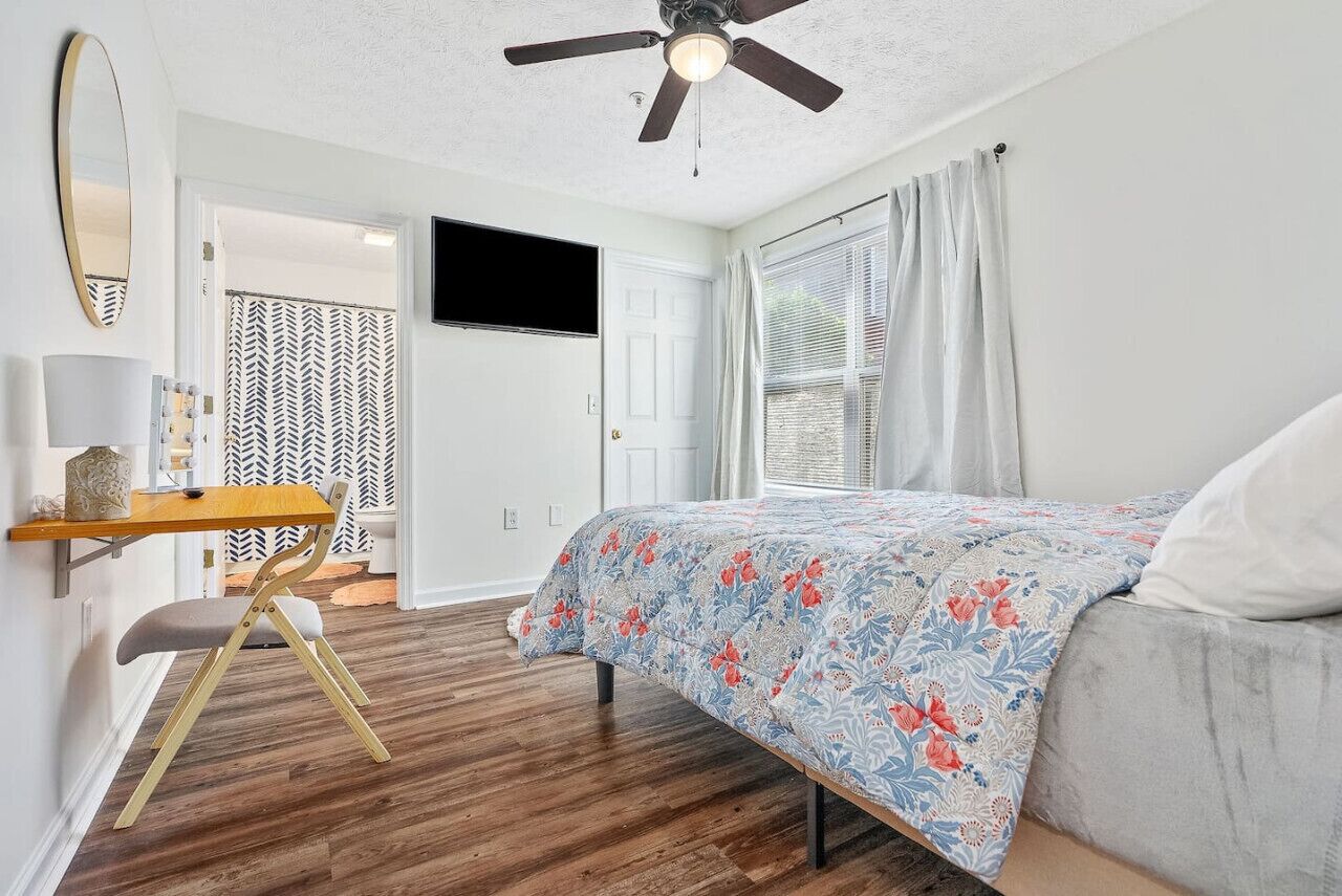 4 soverom, skrivebord, reiseseng for barn og wi-fi