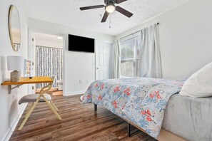 4 makuuhuonetta, työpöytä, vauvan matkasänky, Wi-Fi