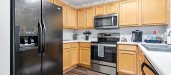 New AU Oasis 2 Mins to Downtown & Stadium Sleeps 10