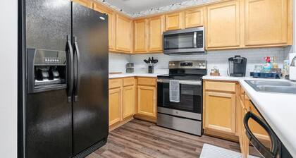 New AU Oasis 2 Mins to Downtown & Stadium Sleeps 10
