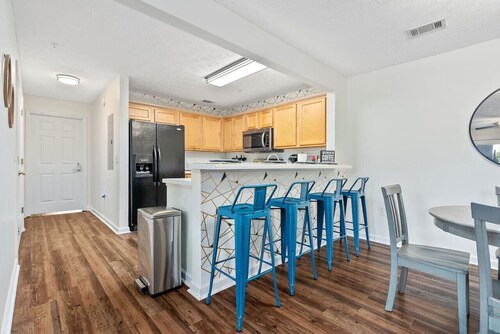 New AU Oasis 2 Mins to Downtown & Stadium Sleeps 10