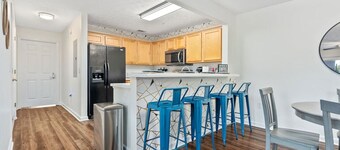 New AU Oasis 2 Mins to Downtown & Stadium Sleeps 10