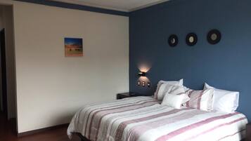 Habitación triple básica, para no fumadores | Insonorización y wifi gratis