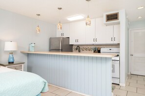 Classic Studio, Beach View | Private kitchen