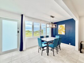 Classic Condo, Beach View | In-room dining