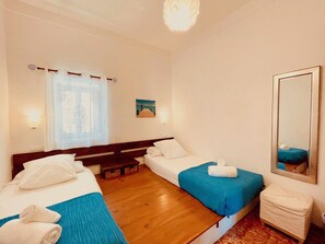 3 camere, una cassaforte in camera, ferro/asse da stiro, Wi-Fi gratuito