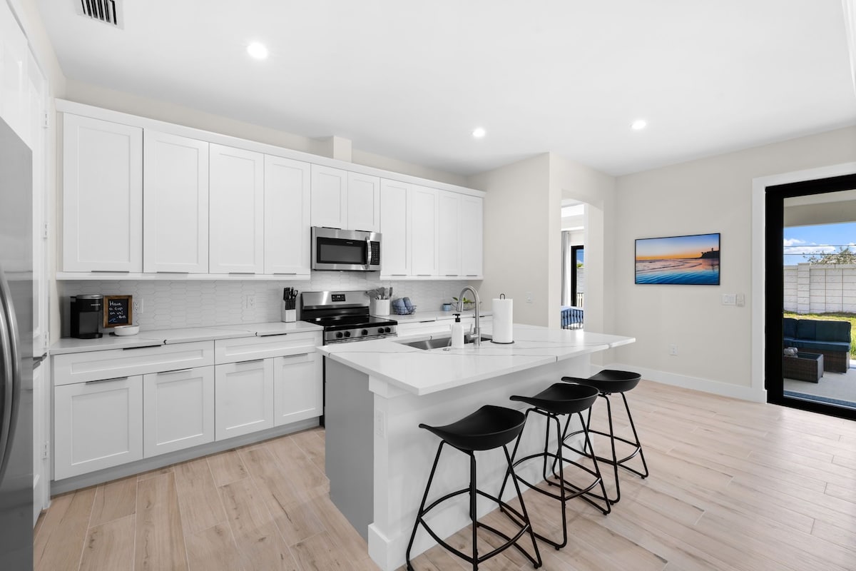 Photo 28 of Colorful brand new 4B/4B retreat near the beach and pickleball courts.