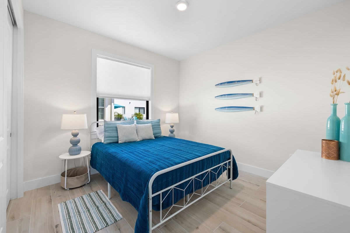 Photo 9 of Colorful brand new 4B/4B retreat near the beach and pickleball courts.