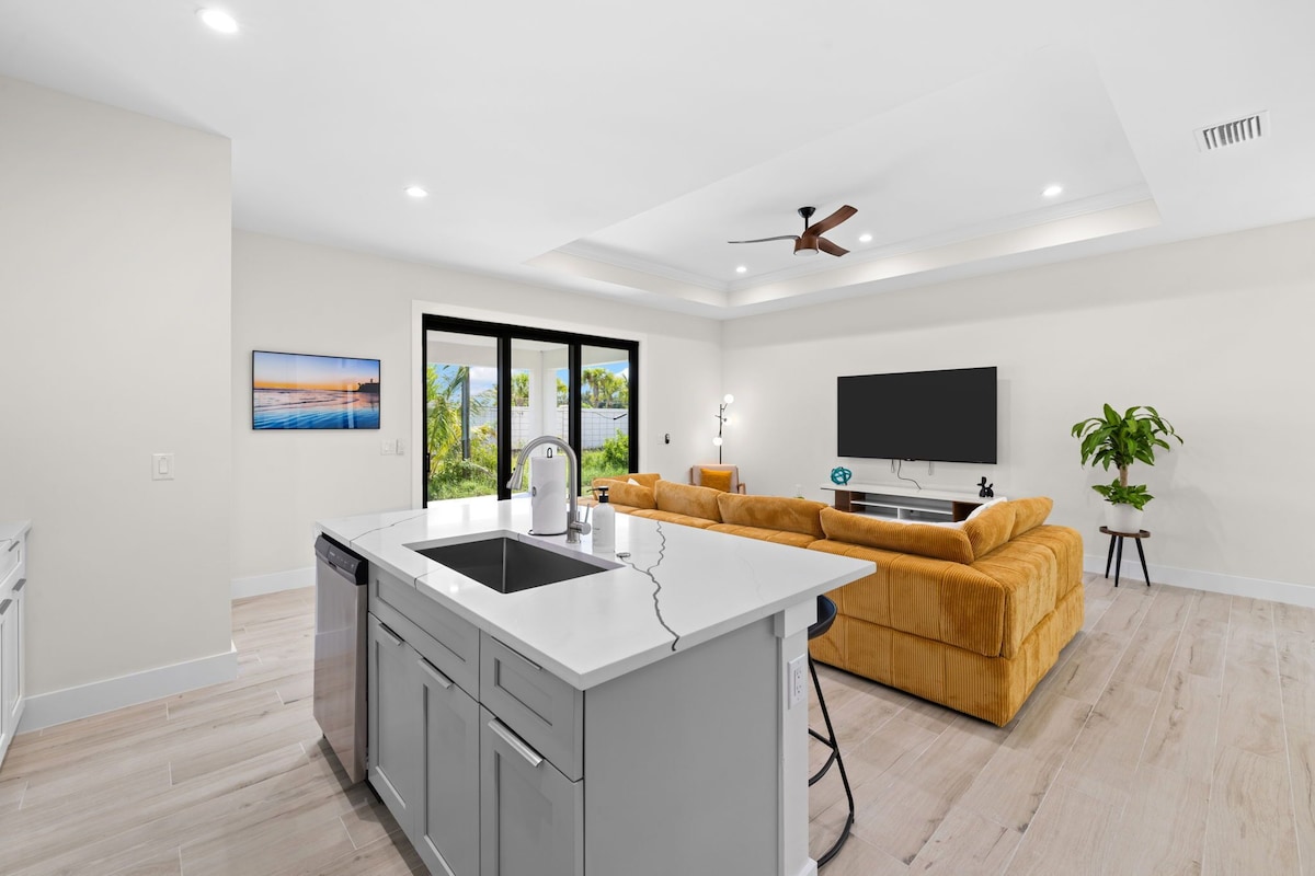 Photo 26 of Colorful brand new 4B/4B retreat near the beach and pickleball courts.