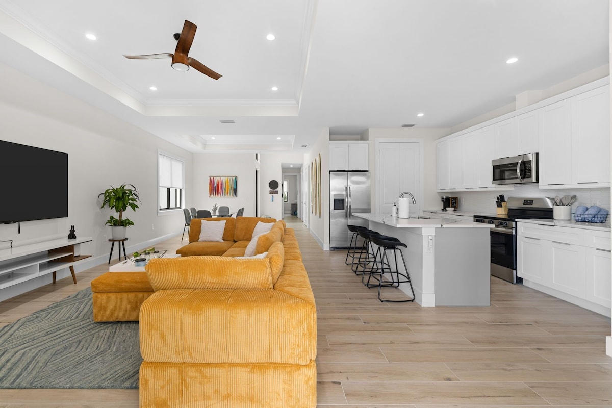 Photo 25 of Colorful brand new 4B/4B retreat near the beach and pickleball courts.