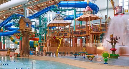 Colorful brand new 4B/4B retreat near the beach and pickleball courts.