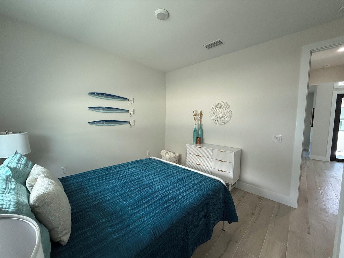 Photo 10 of Colorful brand new 4B/4B retreat near the beach and pickleball courts.