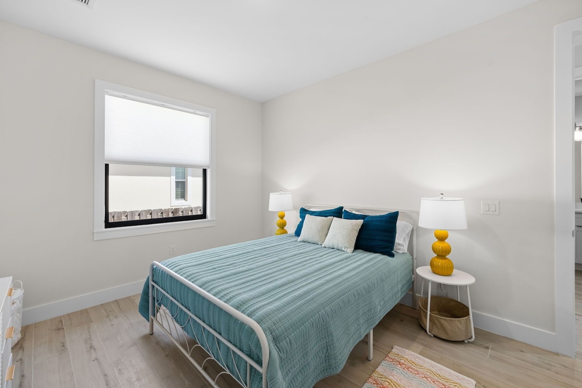 Photo 11 of Colorful brand new 4B/4B retreat near the beach and pickleball courts.