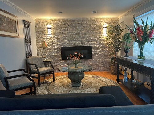 Charming 2-bedroom house in delightful Toms River with fitness room, WiFi