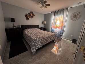 2 habitaciones, tabla de planchar con plancha, wifi y ropa de cama 