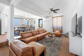 Téléviseur, bureau