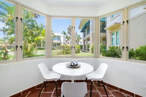 Dining - Quaint villa Beach access Elina (Sabana)