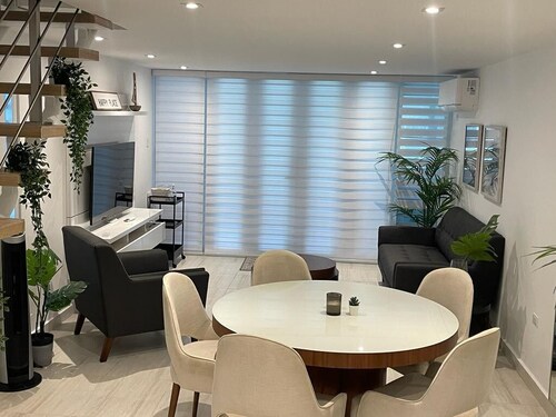 3BR Villa Mira  short stroll from the Beach & Pool