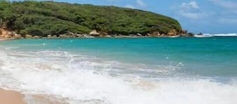 3BR Villa Mira steps from the Beach & Pool