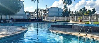 3BR Villa Mira steps from the Beach & Pool