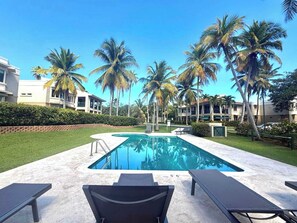 Pool - Daria Beachfront community steps 2 pool- Generator (Sabana)