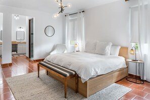 3 bedrooms, desk, iron/ironing board, travel crib - Daria Beachfront community steps 2 pool- Generator (Sabana)