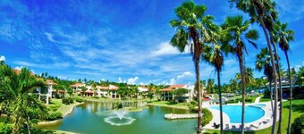 Giovanni Beachfront community w/pools