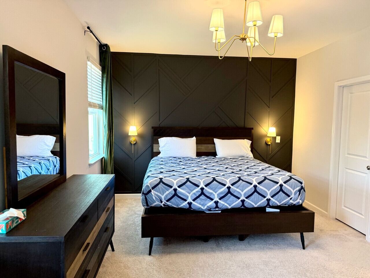 4 bedrooms, desk, iron/ironing board, travel crib