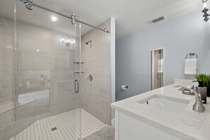 Hair dryer, towels - 6/4 Tropical Paradise - Naples Pool Home Near Beach! (Naples)