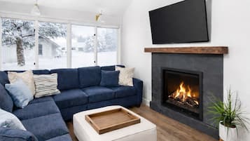 Smart TV, fireplace, ping pong, books