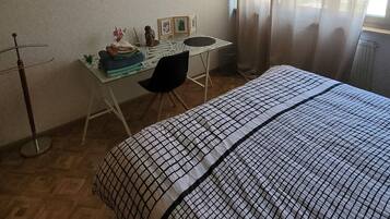2 bedrooms, iron/ironing board, WiFi, bed sheets
