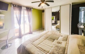 3 bedrooms, free WiFi - Amazing home in Creissan (Creissan)