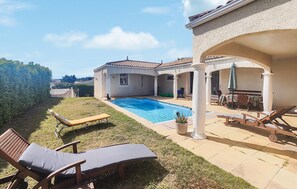 Pool - Amazing home in Creissan (Creissan)